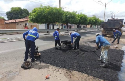Operação “Tapa-buraco” realiza reparos em vias da zona rural de Teresina nesta quarta